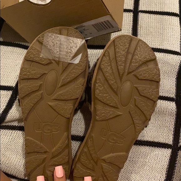 UGG Cozette Leopard Slippers - Picture 4 of 4